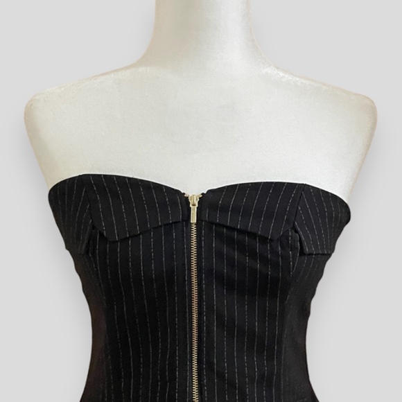 BEBE ZIPPER FRONT TAILORED PINSTRIPE BUSTIER Size 6 NWT SOLD OUT - Picture 5 of 11